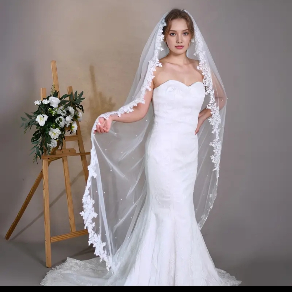 Elegant Creamy White Bridal Lace Veil intermission length